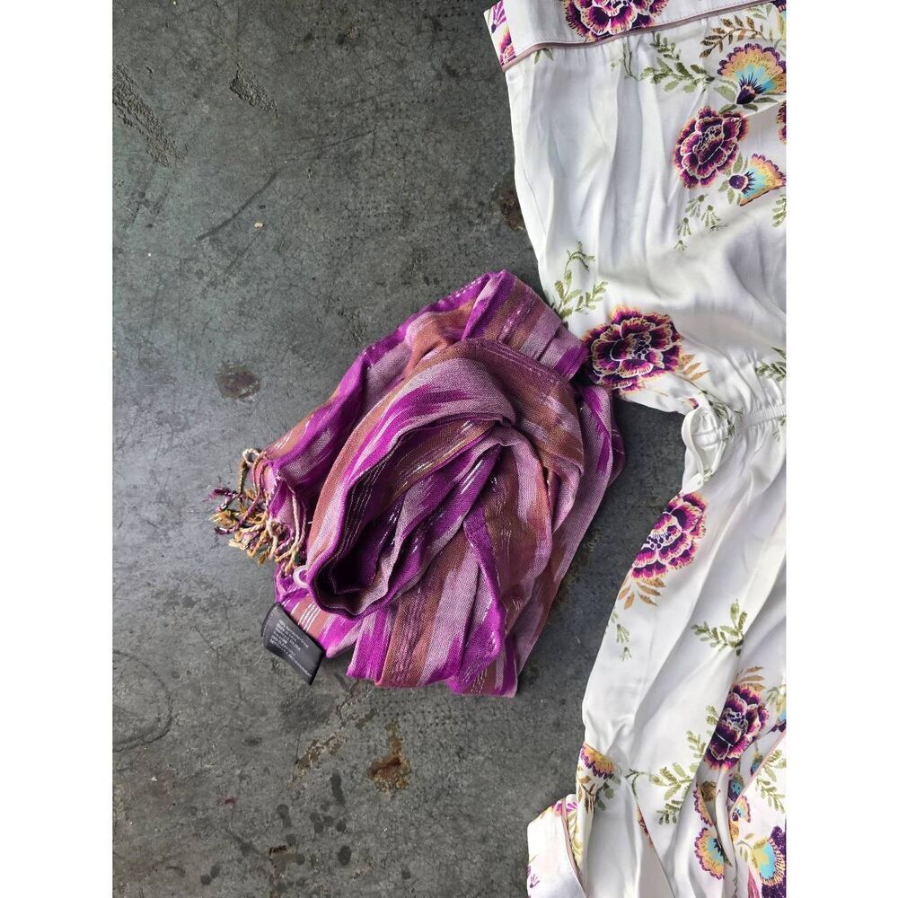 TIMING FLORAL ROMPER - Picture 7 of 9